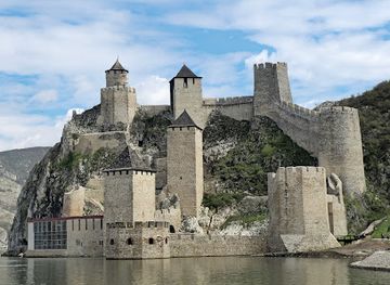 serbia/branicevo/landmark/golubac-fortress
