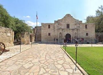 texas/new-braunfels/landmark/300-alamo-plaza