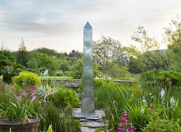 united-kingdom/dyfed/landmark/dyffryn-fernant-garden