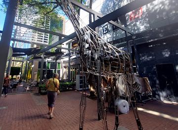 south-africa/johannesburg/rosebank/landmark/rosebank-art-craft-market
