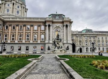 hungary/budapest/landmark/fountain-of-king-matthias