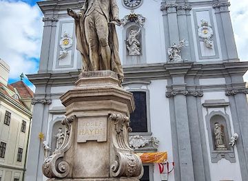austria/vienna/mariahilf/landmark/monument-of-joseph-haydn