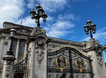 united-kingdom/surrey/landmark/buckingham-palace