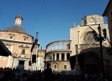 spain/valencian-community/landmark/basilica-de-la-mare-de-deu-dels-desemparats
