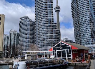 canada/toronto/harbourfront/landmark/york-quay