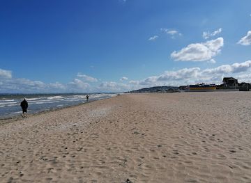 france/normandy-beaches/landmark/plage-de-benerville-sur-mer