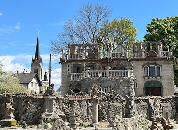 ukraine/volhynia/landmark/house-with-chimeras