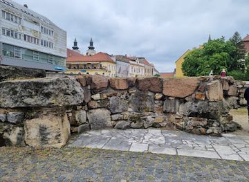 hungary/szekesfehervar/landmark/medieval-ruin-garden