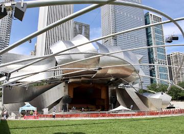 illinois/chicago/millennium-park/landmark/jay-pritzker-pavilion