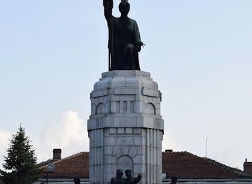 bulgaria/moesia/landmark/monument-of-mother-bulgaria