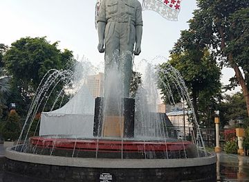 indonesia/surabaya/tunjungan/landmark/statue-of-gubernur-suryo