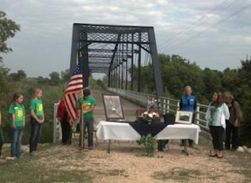texas/red-river-valley/landmark/red-mountain