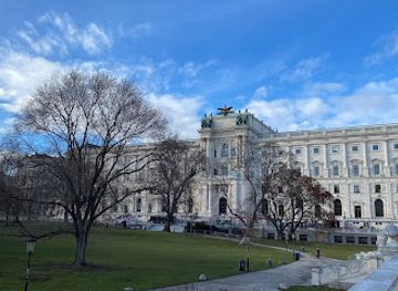 austria/vienna/innere-stadt/landmark/hercules-and-the-nemean-lion-fountain
