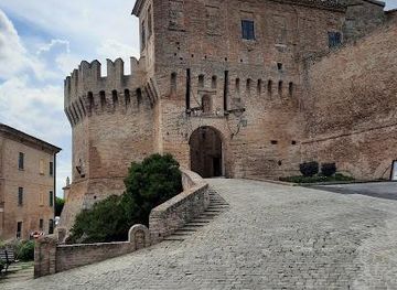 italy/urbino/landmark/walls