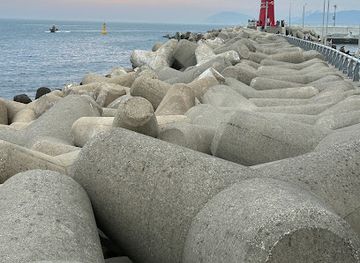 south-korea/busan-beaches/landmark/cheongsapo-twin-lighthouse