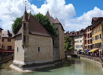 france/annecy/landmark/annecy-farmers-market