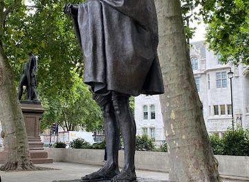 united-kingdom/london/landmark/mahatma-gandhi-statue