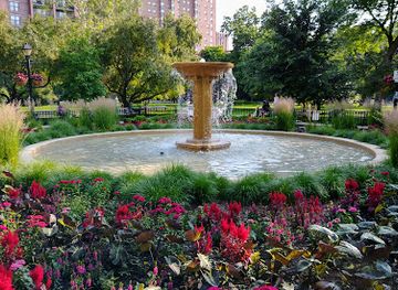 illinois/chicago/gold-coast/landmark/washington-square-park