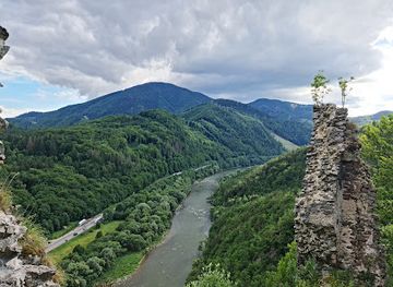 slovakia/mala-fatra-national-park/landmark/old-castle-starhrad