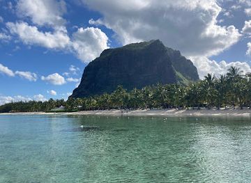 mauritius/le-morne/landmark/picnic-on-the-island