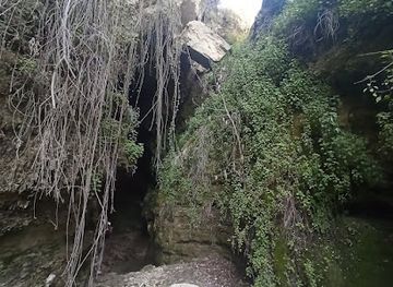 cyprus/adonis-baths-waterfalls/landmark/trail-to-ammati-cave