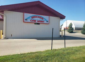 north-dakota/valley-city/landmark/bridges-car-wash