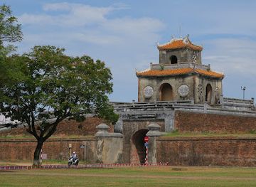 vietnam/hue/landmark/cua-quang-duc-cua-sap