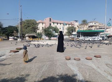 pakistan/karachi/saddar/landmark/kabootar-chowk
