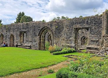 united-kingdom/lancashire/landmark/whalley-abbey-east-gatehouse