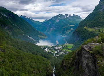 norway/geirangerfjord/landmark/dalsnibba-utsiktspunkt