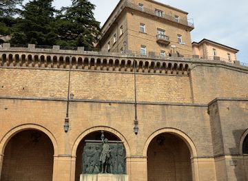 san-marino/monte-marino/landmark/monument-to-girolamo-gozi