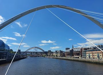 united-kingdom/newcastle-upon-tyne/landmark/gateshead-millennium-bridge