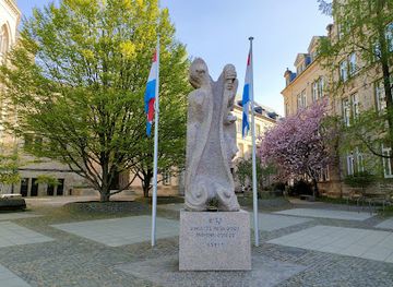 luxembourg/luxembourg-city/landmark/kadish-monument