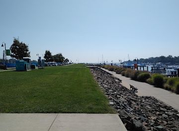 connecticut/stamford/harbor-point/landmark/harbor-point-boardwalk