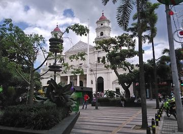 colombia/medellin/envigado/landmark/envigado-main-park