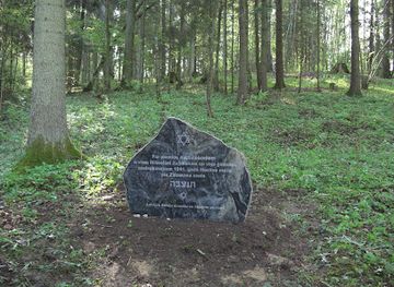 latvia/zemgale/landmark/the-putnu-forest-memorial-site-of-1941-jewish-victims