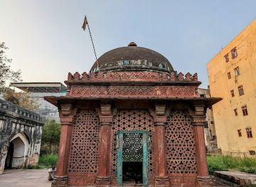 india/delhi/saket/landmark/shaikh-yusuf-qattal-s-tomb-new-delhi