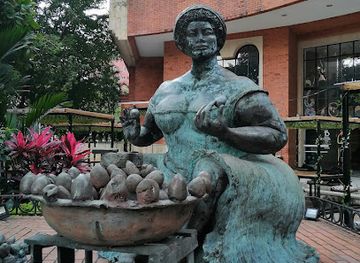 colombia/cali/el-penon/landmark/la-negra-del-chontaduro