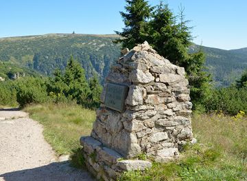 czechia/krkonose/landmark/mohyla-mistra-hance-a-vrbaty