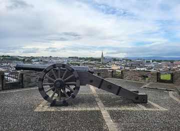 united-kingdom/derry/landmark/the-derry-walls