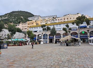 gibraltar/eastern-beach/landmark/grand-casemates-square