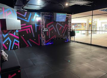 australia/surfers-paradise/landmark/freak-surfers-paradise