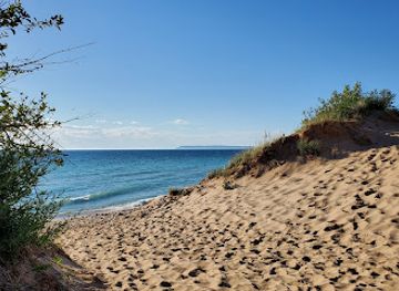michigan/sleeping-bear-dunes-national-lakeshore/landmark/dunes-trail