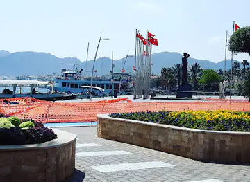 Atatürk Heykeli