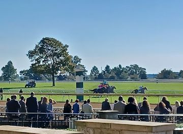kentucky/lexington/keeneland/landmark/keeneland-turf-track-7-furlong
