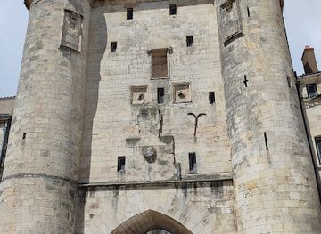france/la-rochelle/grosse-horloge/landmark/big-clock-gate