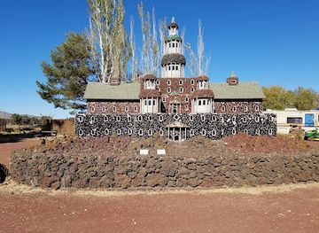 oregon/jefferson-county/landmark/petersen-rock-garden-museum