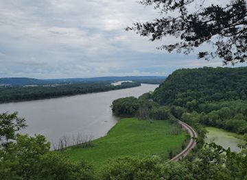 iowa/effigy-mounds-national-monument/landmark/effigy-mounds-national-monument-visitor-center