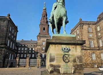 denmark/helsingor/landmark/equestrian-statue-of-christian-ix