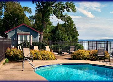 wisconsin/sturgeon-bay/landmark/cliff-dwellers-resort